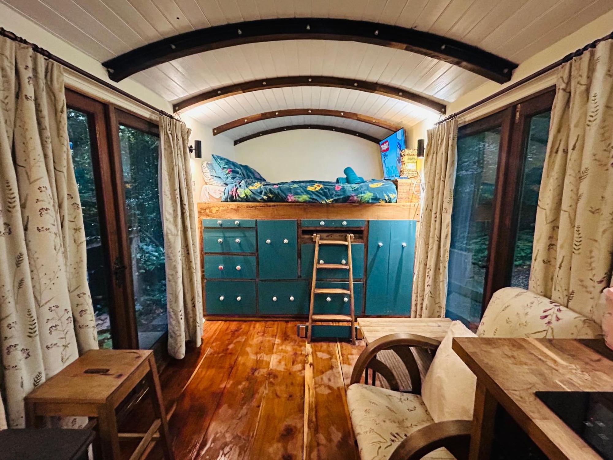 The Railway Carriage - Blue Villa Glasbury Exterior photo
