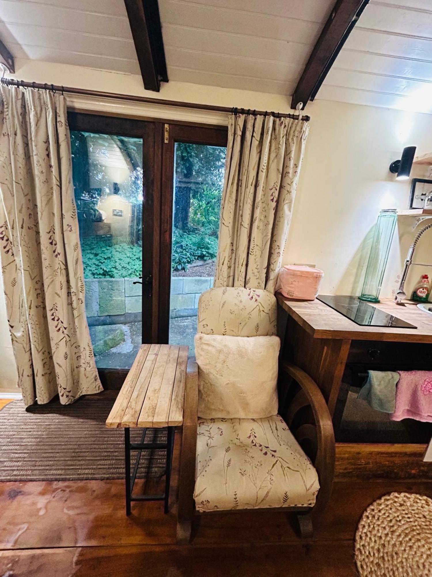 The Railway Carriage - Blue Villa Glasbury Exterior photo