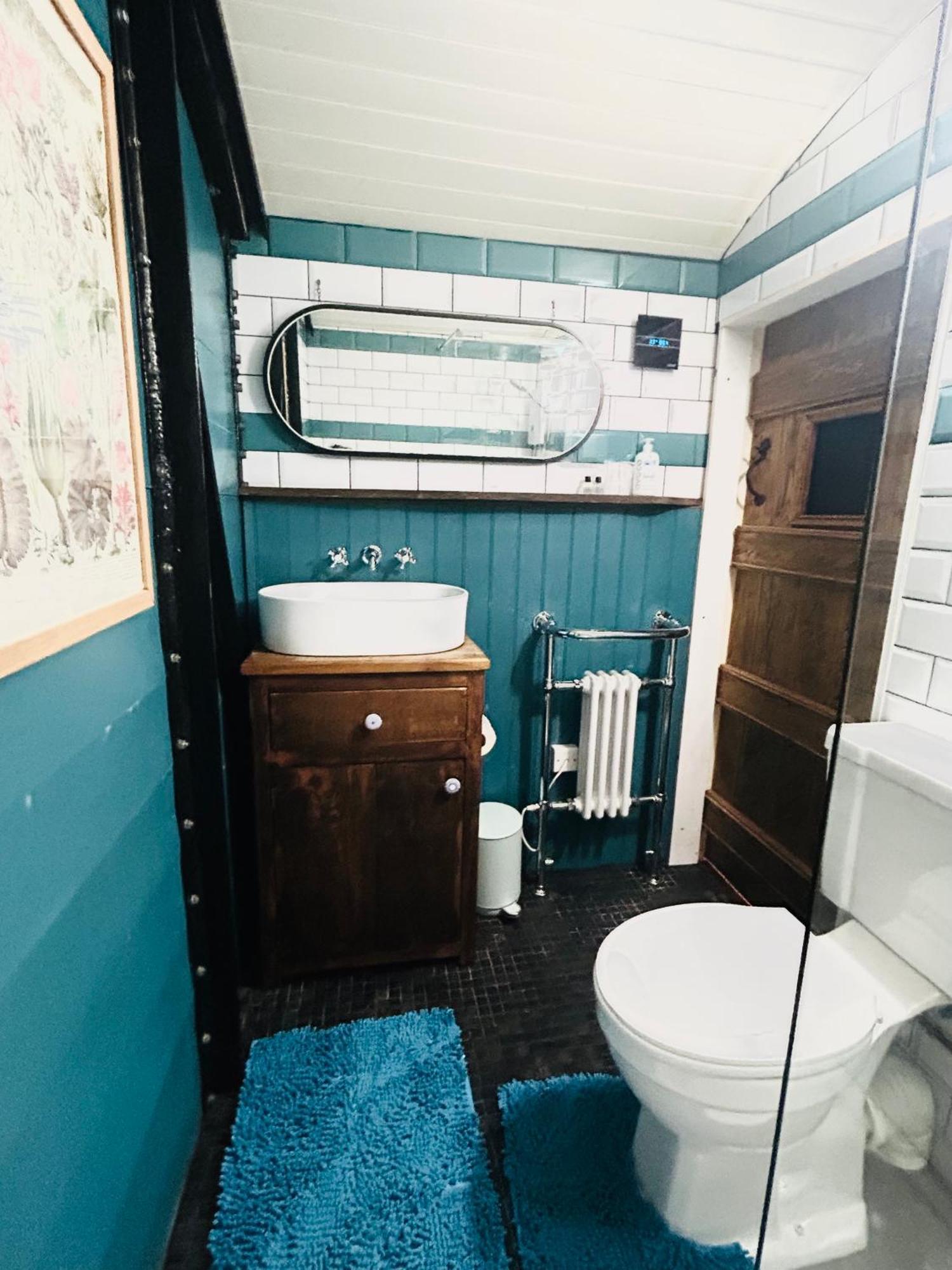 The Railway Carriage - Blue Villa Glasbury Exterior photo